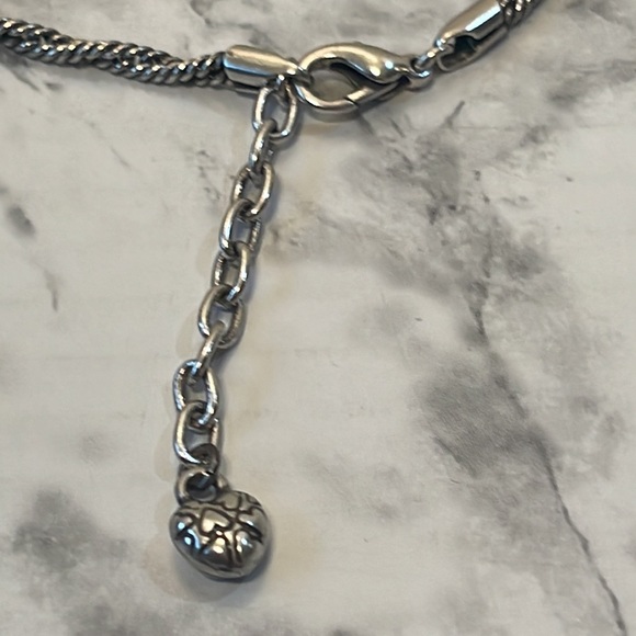 Vintage- Brighton twisted chain with heart pendant that opens with case - Picture 6 of 12